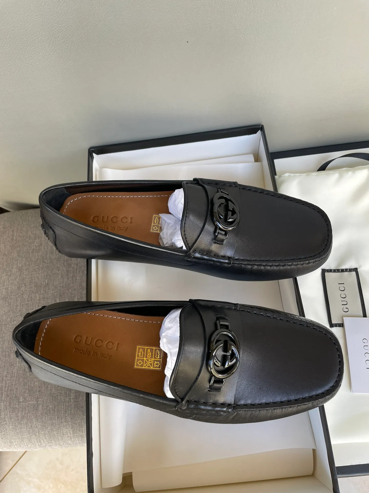 Batch 740💰[strong][strong][strong] Original order quality, new counter styles synchronized, Gucci counter new styles, handmade men's driving shoes, bean shoes, slip-on shoes, lazy shoes, exquisite hand-stitching, workmanship details comparable to the counters, Italian imported cowhide, water-dyed cowhide lining, tree paste leather feet, sweat-absorbent and odor-proof, off-white, black 39-44, large quantity in stock (38, 45 custom-made)